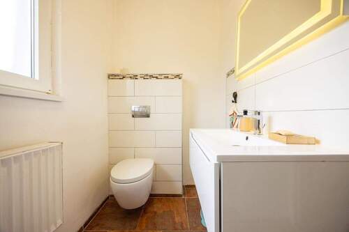 OG: Tageslichtbad mit Dusche - 