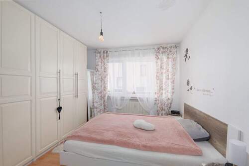 Schlafzimmer EG 21 - 