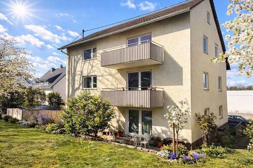Wohnhaus Südseite KI optimiert - 3-Zimmer DG-Wohnung mit Südbalkon und Gartenanteil zu verkaufen