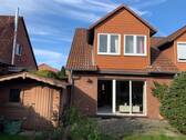 Rückansicht mit Gartenschuppen
- 