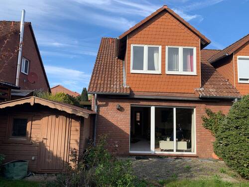 Rückansicht mit Gartenschuppen
- 