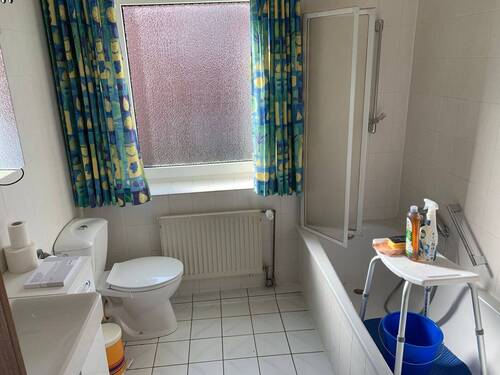 Bad OG mit Wanne - 