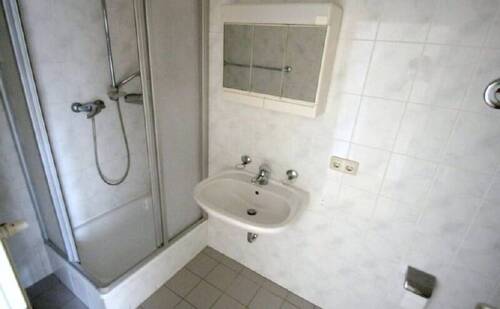 05_Bad mit Dusche - Etagenwohnung mit 30,00 m² in Chemnitz zur Miete