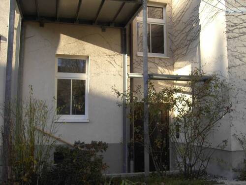 07_Ihr Küchenfenster am hinteren Hausausgang - 