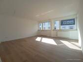 Wohnzimmer - Krefeld-Cracau, Freiligrathstraße 42 - Tolle, kernsanierte 3-Zimmer-Wohnung mit Balkon ab Mitte Oktober zu mieten !!