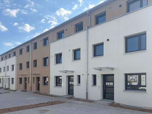 Ansicht Straße - Reihenendhaus mit 144,00 m² in Nußloch zur Miete