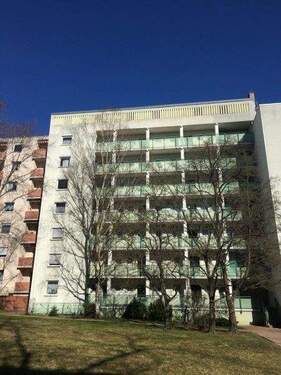 Gartenseite - Sehr gepflegte, helle Dreizimmerwohnung - Einbauküche - Loggia - N-Wöhrd - Aufzug