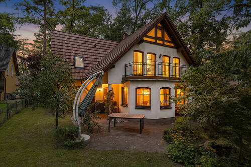 Nachtansicht - Viergiebel-Architektenhaus in Bestlage - direkt am Wäldchen, mit bester Ausstattung