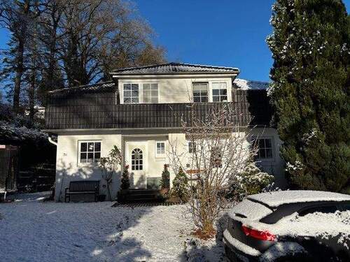 Ansicht-Front_Winter2.jpeg - 4 Zimmer Doppelhaushälfte zur Miete in Lütjensee