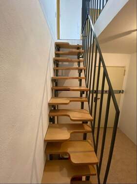 Wechselstufentreppe ins Untergeschoss - 