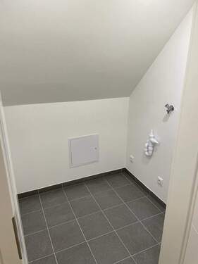Abstellraum mit Waschmaschinenanschluss - 