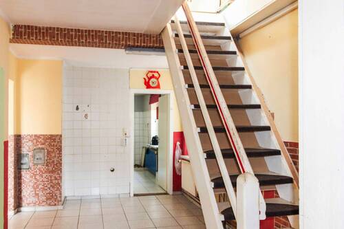 Flur und Treppe - 