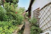 Weg um das Haus - 