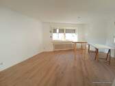 Wohnzimmer - 3 Zimmer Etagenwohnung zur Miete in Duisburg