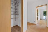 Abstellraum und Flur - 