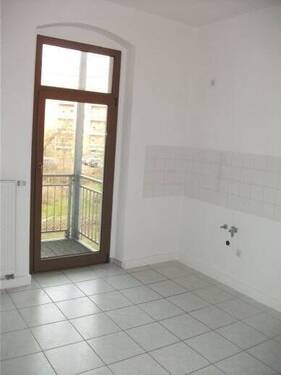 Küche mit Zugang Balkon - 1-Zimmerwohnung MIT BALKON + ABSTELLRAUM !