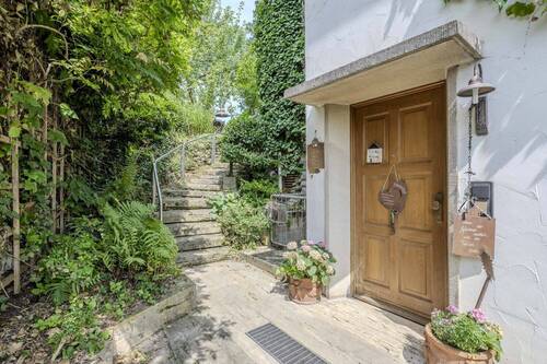 Hauseingang - Einfamilienhaus mit 231,00 m&sup2; in Stuttgart zum Kaufen