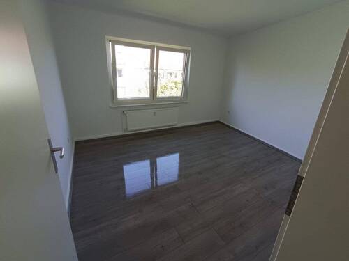 Wohnzimmer - 2 Zimmer Etagenwohnung zur Miete in Duisburg