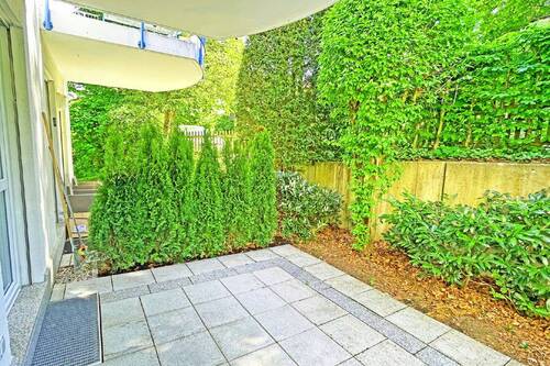 Terrasse mit Blick ins Grüne - 