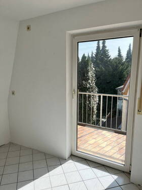 Küche mit Blick auf Balkon - 