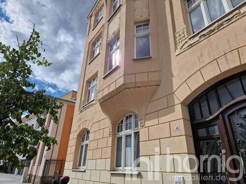 Hausansicht - 3-Raum-Wohnung im Zentrum - 390,00 EUR Kaltmiete, ca.  70,00 m² Wohnfläche