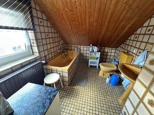 Bad im Dachgeschoss - 