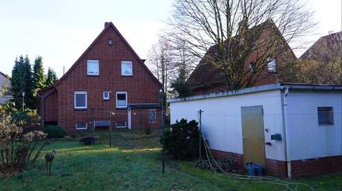 Blick in den Garten - 6 Zimmer Einfamilienhaus in Celle
