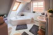 Badezimmer OG - 7 Zimmer Einfamilienhaus in Emmelsbüll-Horsbüll
