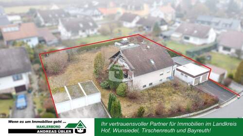Titelbild - Raumwunder mit Garten: Ein-Zweifamilienhaus mit 5 Garagen