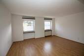 Wohnzimmer - Etagenwohnung mit 72,00 m&sup2; in Neustadt (Wied) zur Miete