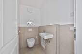 Gäste WC (kann nach Rücksprache und ggf. Aufpreis umgestaltet werden) - 