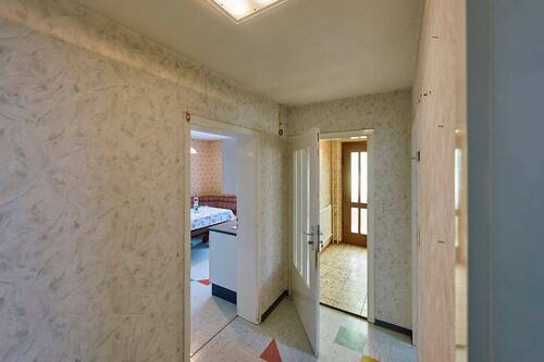 Erdgeschoss, Flur mit Blick zum Treppenhaus / Küche - 