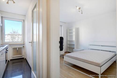 Helle Küche und Schlafzimmer - 