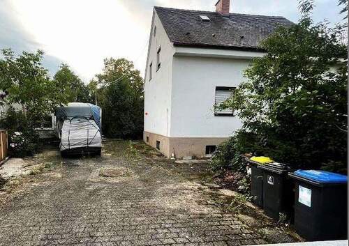 Stellplätze Nordseite - 5 Zimmer Einfamilienhaus in Dachau