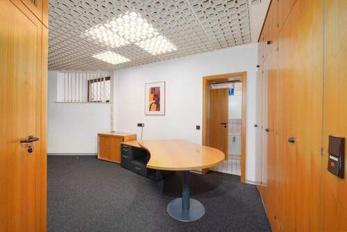 Gewerbe: Beratungsbereich - Büro zum Kaufen in Engelsbrand
