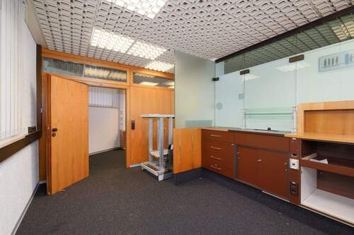 Gewerbe: ehem. Kassenbereich - Büro mit 60,60 m&sup2; in Engelsbrand zum Kaufen