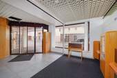 Gewerbe: Eingang / Kundenhalle - 