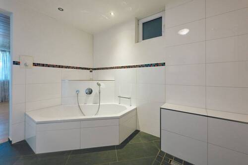 Erdgeschoss, Bad - 