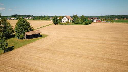 Objektansicht mit Grundstück - 