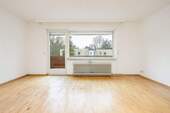 Schlafzimmer mit Balkon (OG) - 