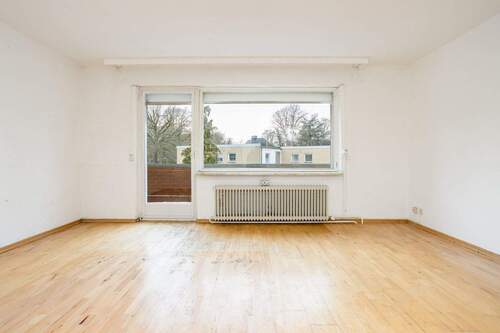 Schlafzimmer mit Balkon (OG) - 