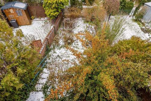 Blick in den Garten vom Balkon aus - 