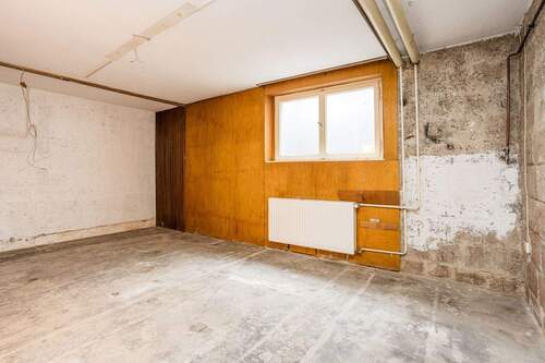 großer Raum im Keller - 