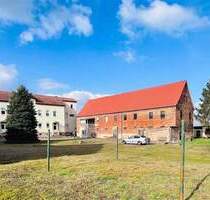 Attraktives Investment: Mehrfamilienhaus mit Nebengebäuden und umfangreichem Bauland - Hohenmölsen Aupitz