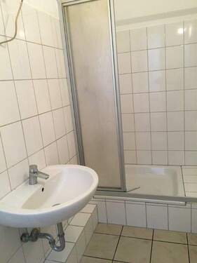 Badezimmer mit Dusche - 