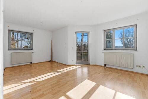 Wohnzimmer mit Gartenzugang - 