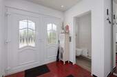 Eingangsbereich und separates WC EG - 