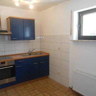 Die-Küche-mit-EBK-2-600x600.jpg - Groß-Gerau! Schöne 2 Zi. Whg. mit modernem Duschbad EBKhelle Räume trotz Souterrain!