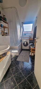 Bad mit Wanne - 