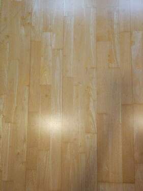 Parkettboden im Wohnraum + beiden Schlafzimmern - 